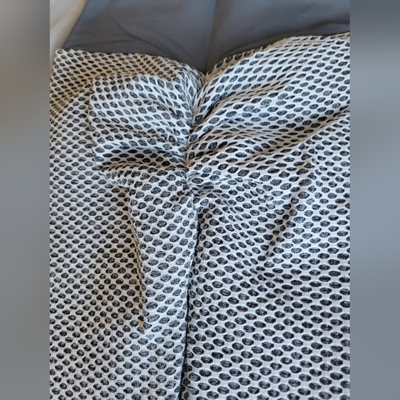 NWOT Size S TikTok Viral Booty Scrunch Leggings - Picture 5 of 6